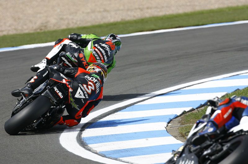 Sykes y Biaggi. Mundial SBK Donington 2012