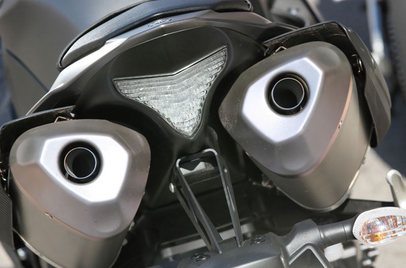 Yamaha YZF-R1. Detalles
