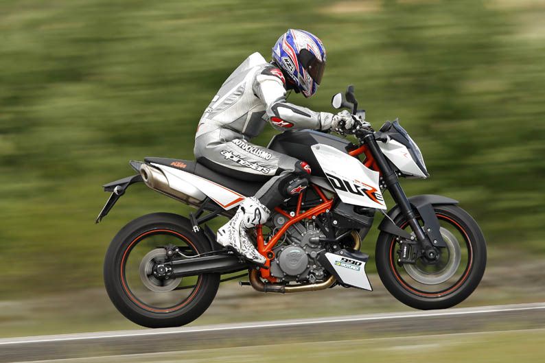 Comparativa streetfighter: Aprilia, KTM MV Agusta y Triumph