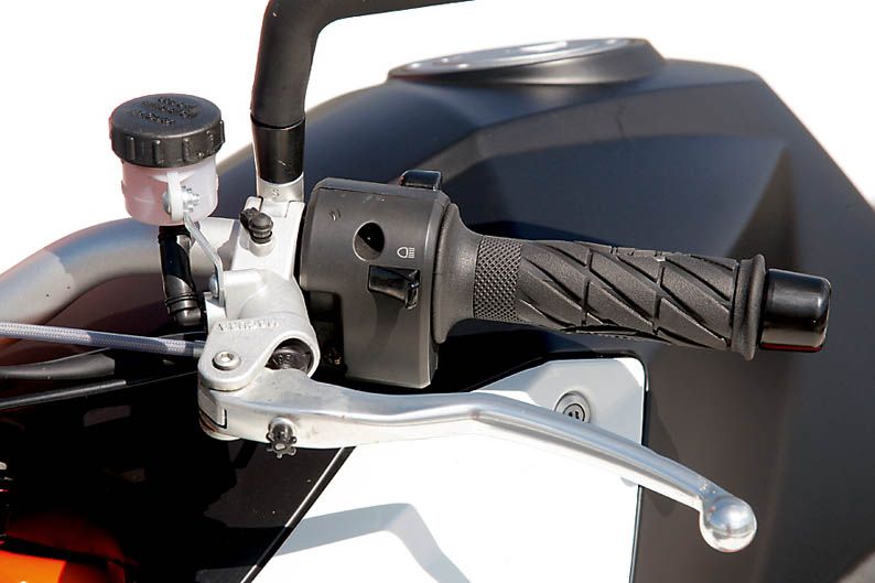 Comparativa streetfighter: Aprilia, KTM MV Agusta y Triumph