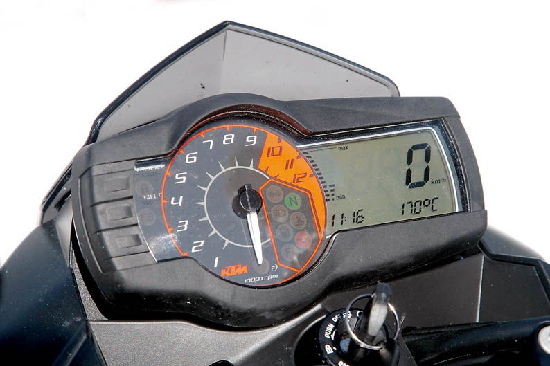Comparativa streetfighter: Aprilia, KTM MV Agusta y Triumph