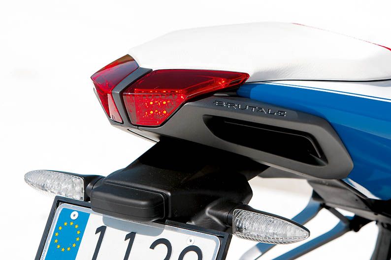 Comparativa streetfighter: Aprilia, KTM MV Agusta y Triumph