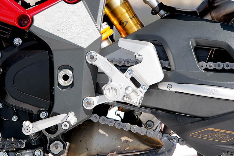 Comparativa streetfighter: Aprilia, KTM MV Agusta y Triumph