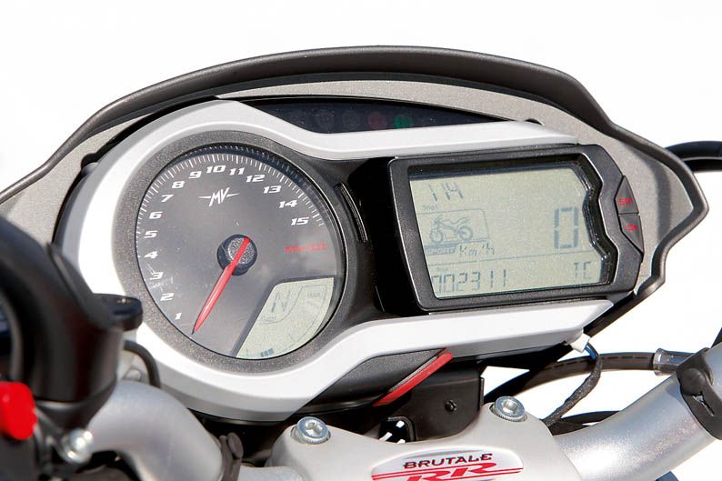 Comparativa streetfighter: Aprilia, KTM MV Agusta y Triumph