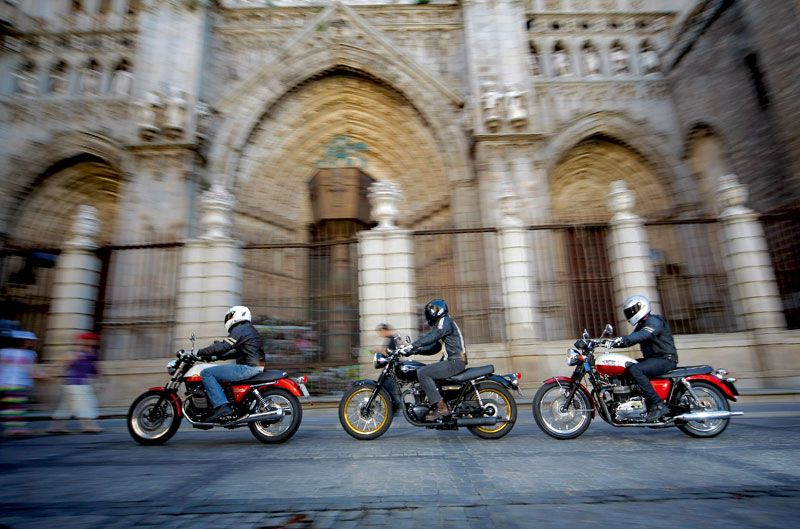 Comparativa Retro: Kawasaki W800 SE, Moto Guzzi V7 Special, Triumph Bonneville T100