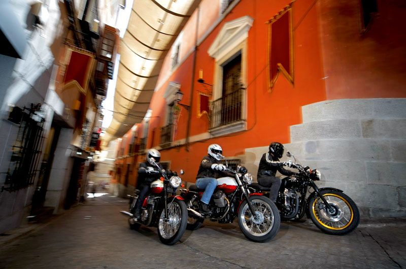 Comparativa Retro: Kawasaki W800 SE, Moto Guzzi V7 Special, Triumph Bonneville T100
