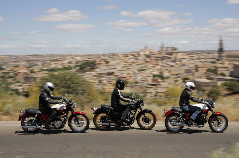 Comparativa Retro: Kawasaki W800 SE, Moto Guzzi V7 Special, Triumph Bonneville T100