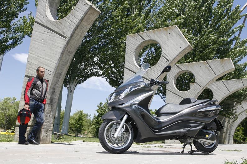 Piaggio X10 350