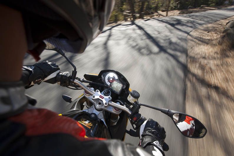 Aprilia Tuono V4 R APRC