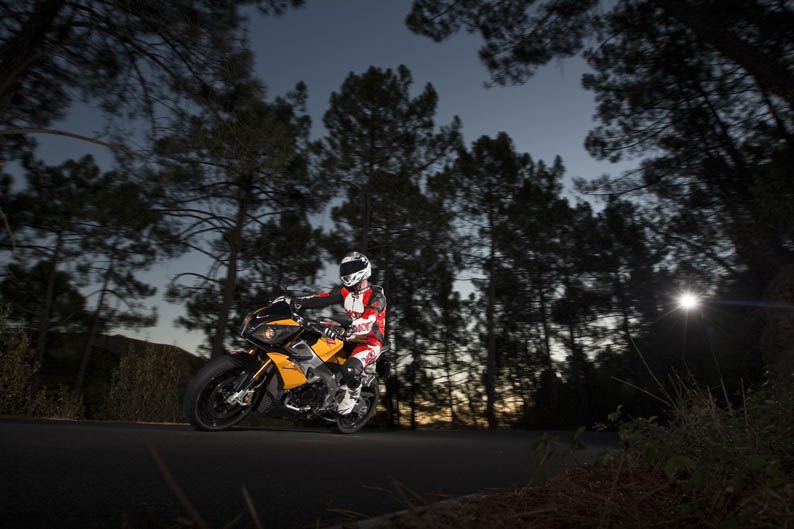 Aprilia Tuono V4 R APRC