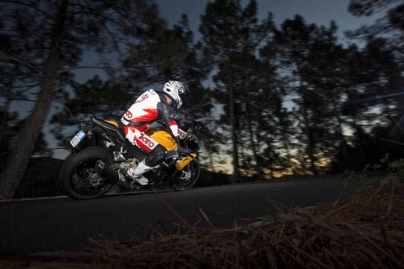 Aprilia Tuono V4 R APRC