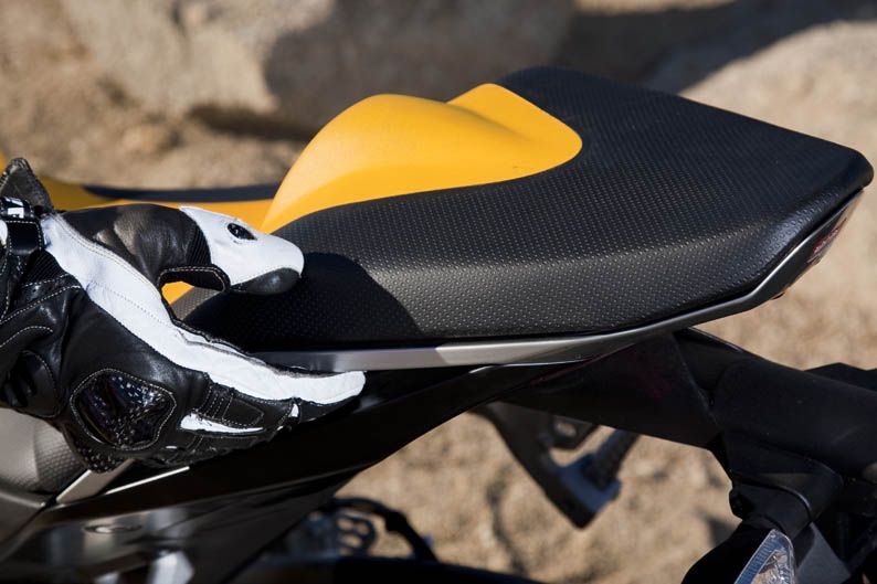Aprilia Tuono V4 R APRC