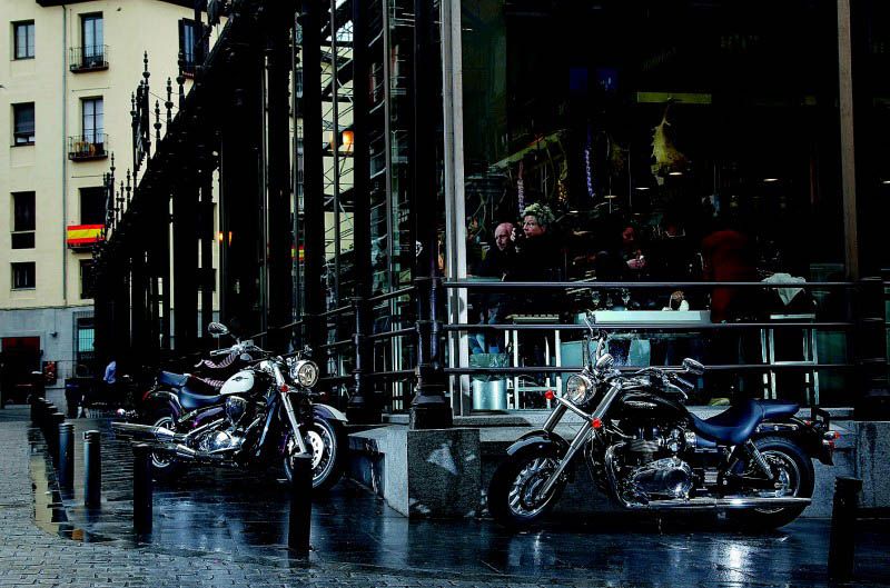 Comparativa custom: Suzuki y Triumph