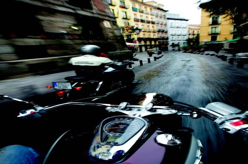 Comparativa custom: Suzuki y Triumph