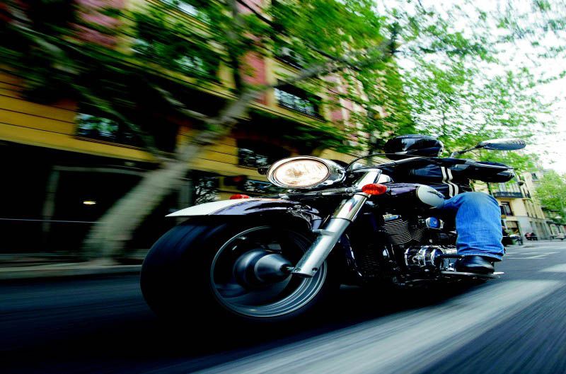 Comparativa custom: Suzuki y Triumph