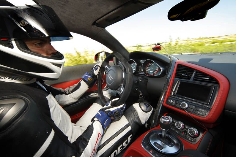 Comparativa Ducati 1199 Panigale S vs Audi R8