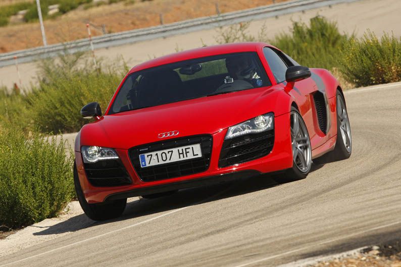 Comparativa Ducati 1199 Panigale S vs Audi R8