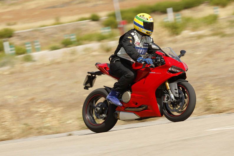 Comparativa Ducati 1199 Panigale S vs Audi R8