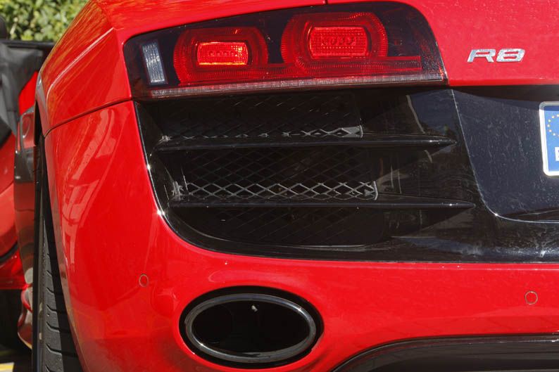 Comparativa Ducati 1199 Panigale S vs Audi R8