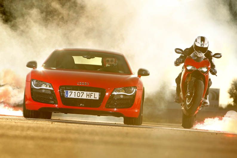 Comparativa Ducati 1199 Panigale S vs Audi R8