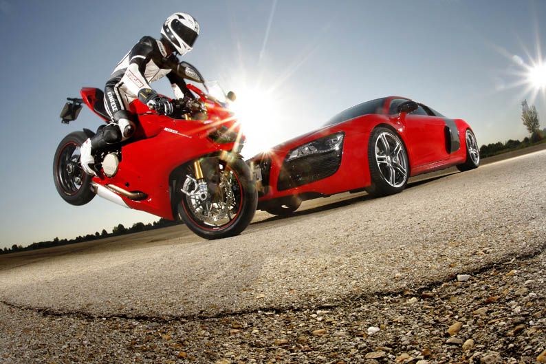Comparativa Ducati 1199 Panigale S vs Audi R8