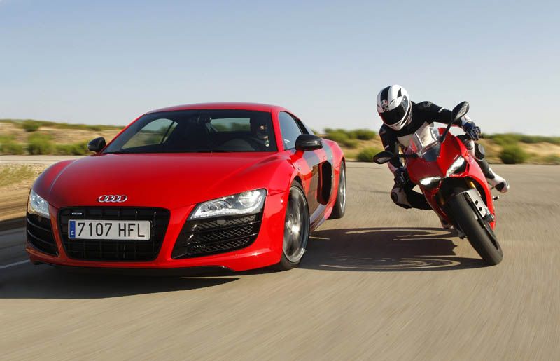 Comparativa Ducati 1199 Panigale S vs Audi R8