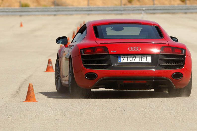Comparativa Ducati 1199 Panigale S vs Audi R8