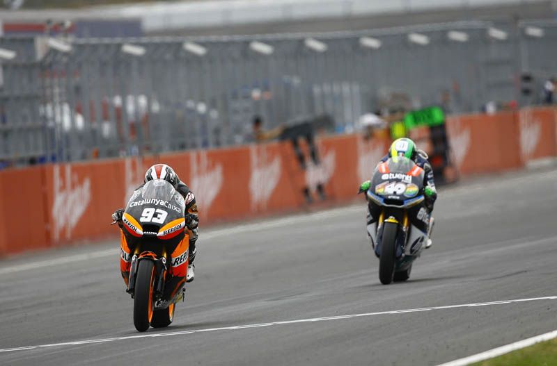 Marc Márquez sigue líder por encima de Pol Espargaró
