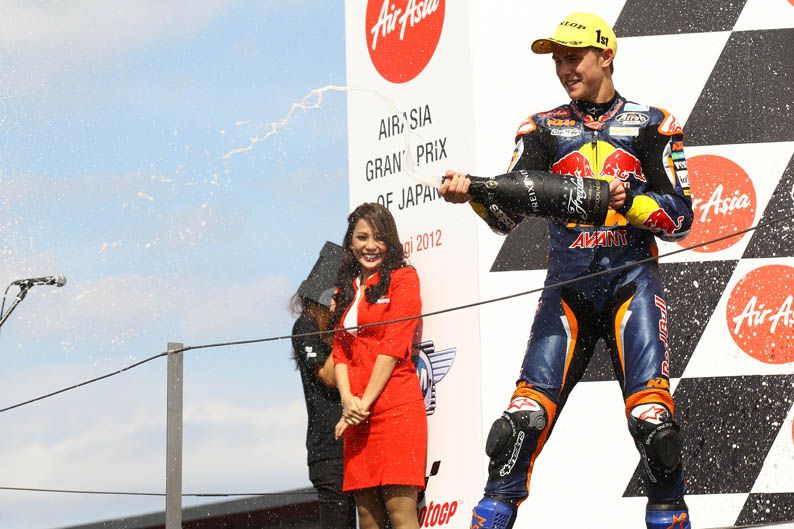 Kent celebrando el podium de Moto3