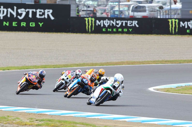 Fenati en grupo