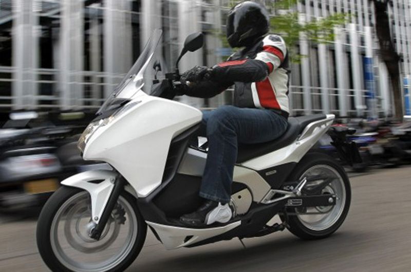 Comparativa scooter: Honda Integra vs Yamaha T-Max