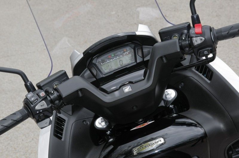 Comparativa scooter: Honda Integra vs Yamaha T-Max