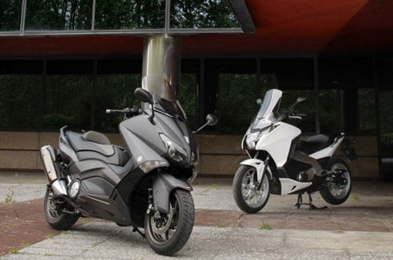 Comparativa scooter: Honda Integra vs Yamaha T-Max