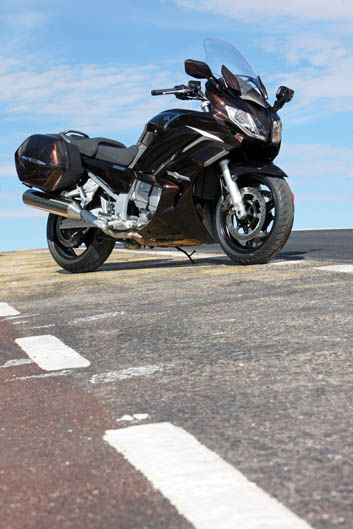 Yamaha FJR 1300 (2)