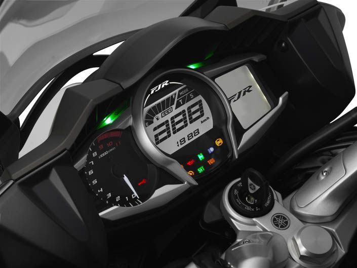 Yamaha FJR 1300 (16)