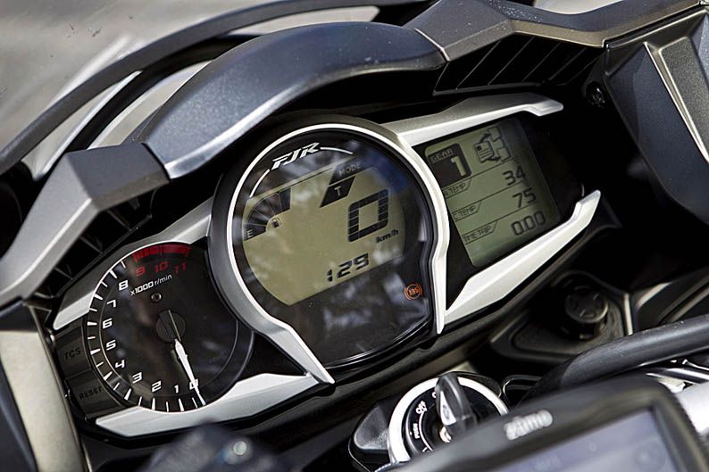 Yamaha FJR 1300 (27)