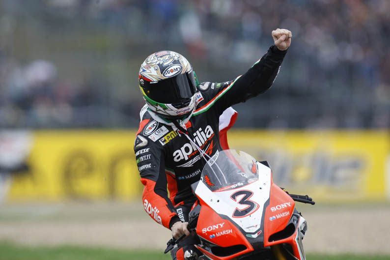Max Biaggi (Aprilia). 2012