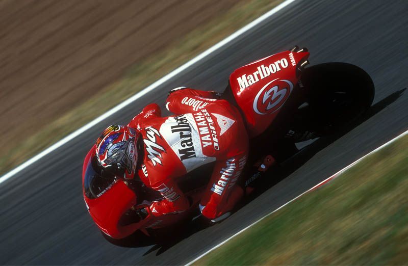 Max Biaggi (Yamaha). 2001