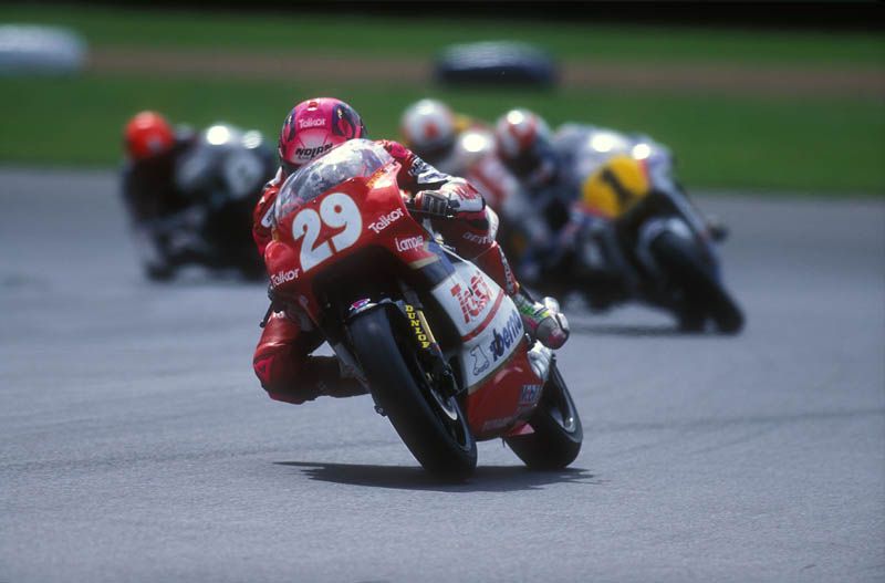 Max Biaggi (Aprilia). 1992