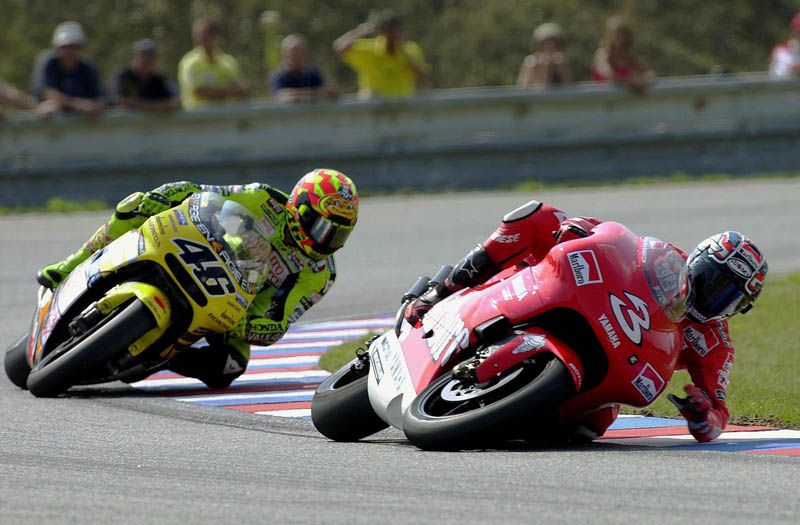 Max Biaggi (Yamaha). 2001
