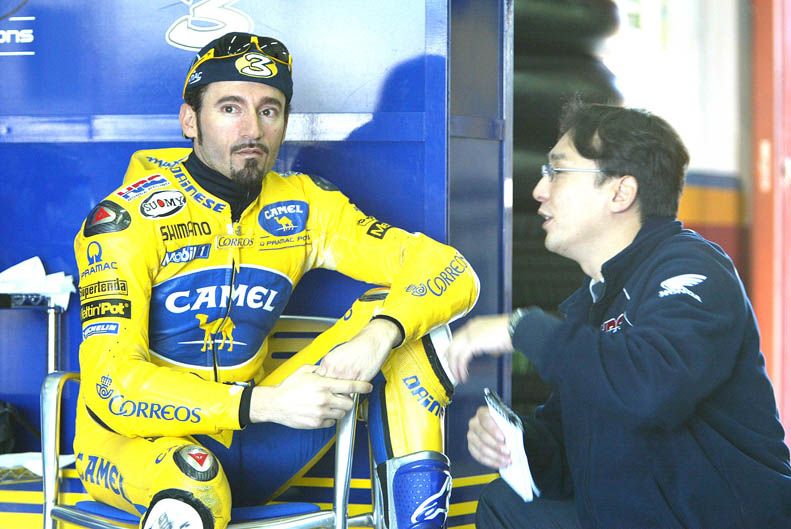 Max Biaggi (Honda). 2003