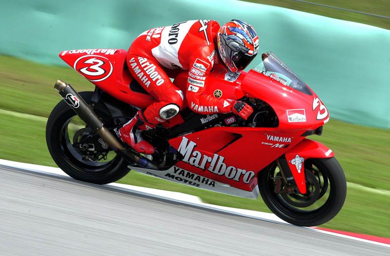 Max Biaggi (Yamaha). 2002