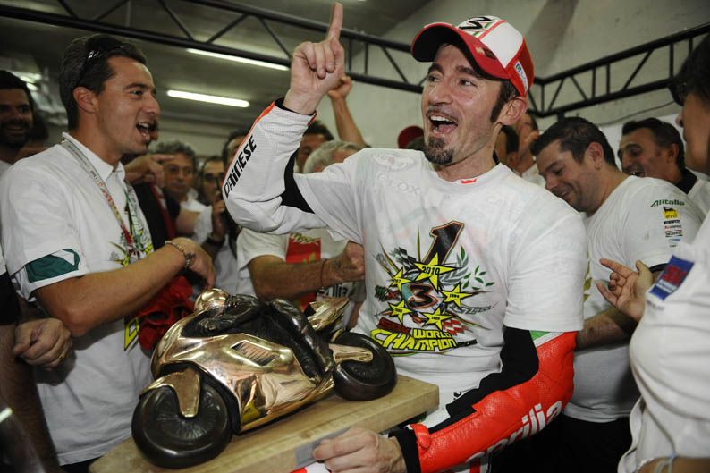 Max Biaggi (Aprilia). 2010