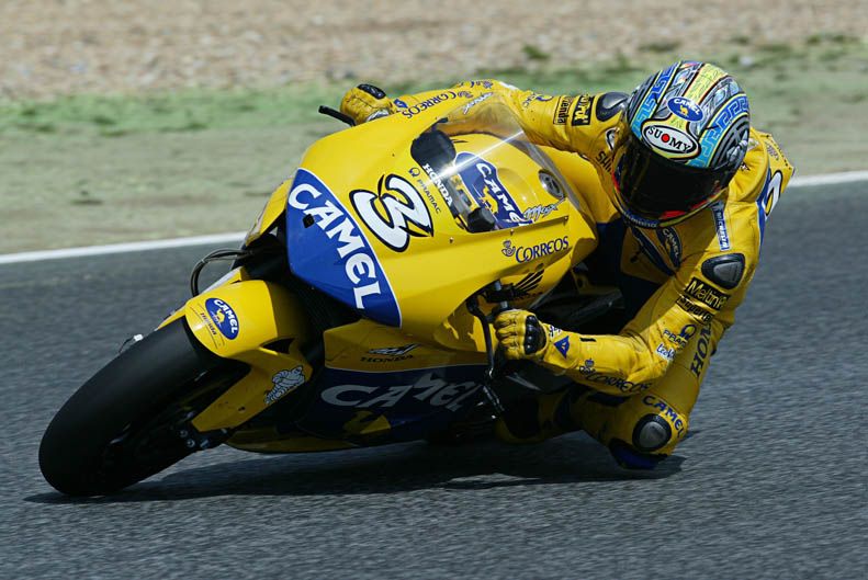 Max Biaggi (Honda). 2004