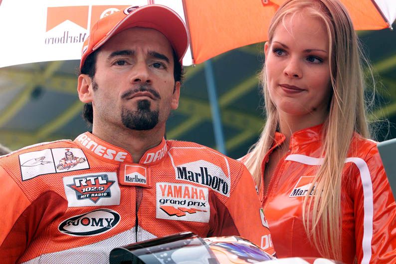 Max Biaggi (Yamaha). 2001