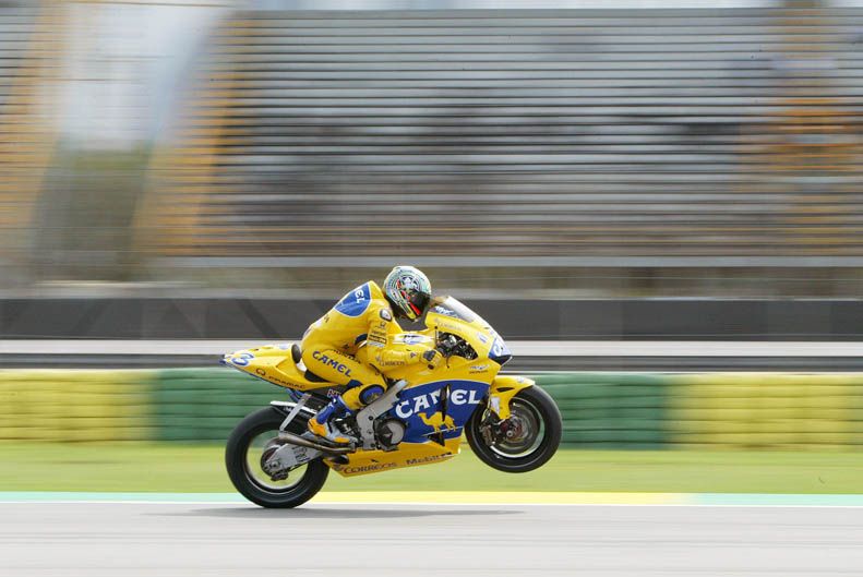 Max Biaggi (Honda). 2003