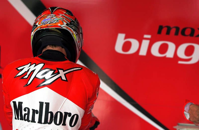 Max Biaggi (Yamaha). 2002