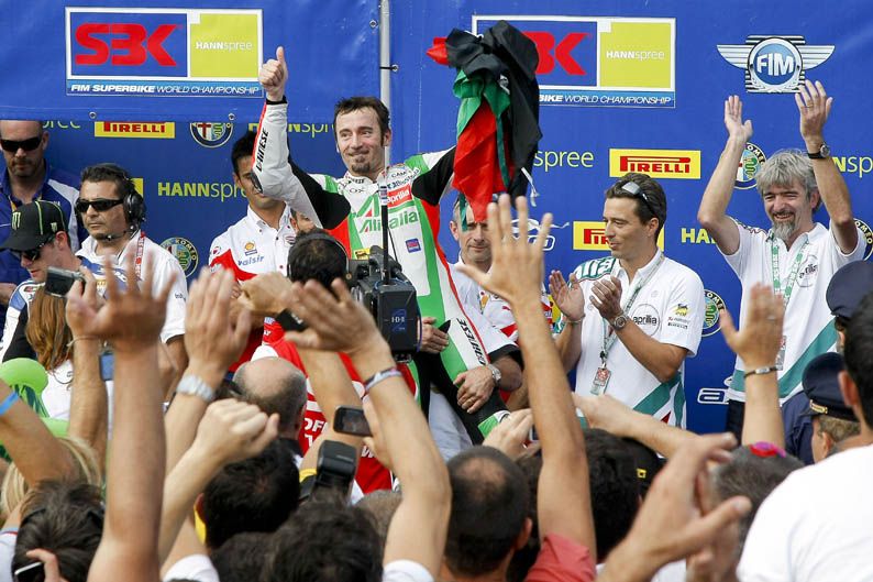 Max Biaggi (Aprilia). 2010