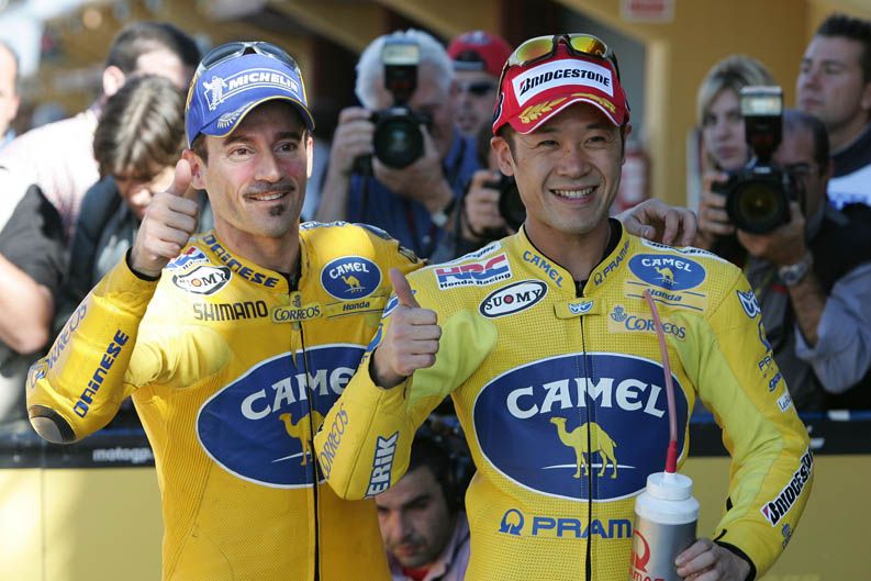 Max Biaggi (Honda). 2004