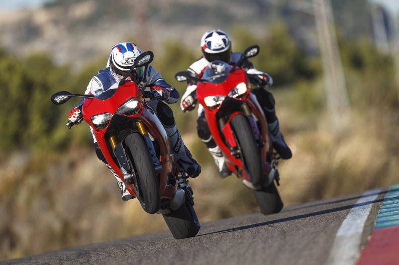 Frente a frente: BMW S1000RR, HP4, Ducati Panigale, Panigale S